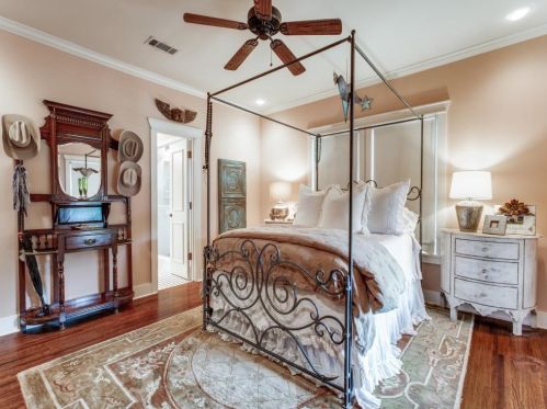 3701 Crestline Rd, Fort Worth TX  76107-3333 exterior