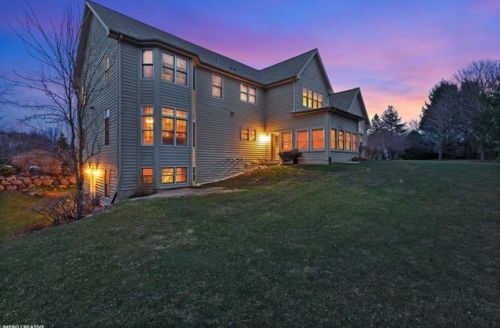 2811 Federal Ct, Bull Valley, IL 60012-1051
