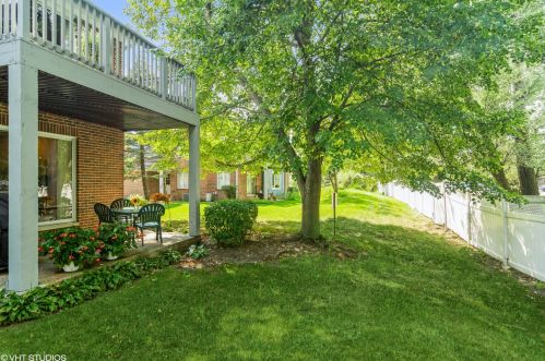 1673 Courtland Dr, Arlington Hts IL  60004-4373 exterior