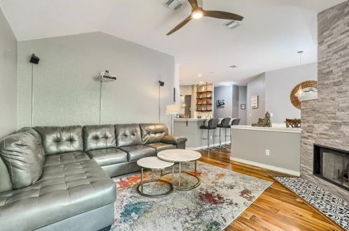 15028 Babbling Brk Dr, Austin TX  78728-4349 exterior