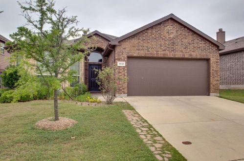 3024 Maple Creek Dr, Fort Worth TX  76177-2163 exterior