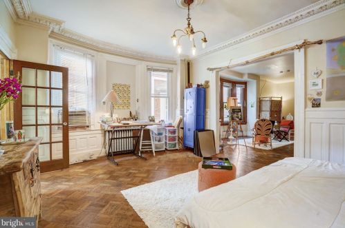 437 44 St, Philadelphia PA 19104-2910 exterior