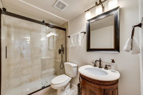 10914 Giddings Cir, Dallas TX  75238-2950 exterior