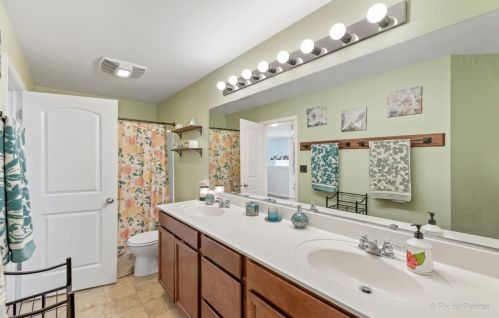 1147 Alta Vista Dr, Pingree Grove IL  60140-2058 exterior