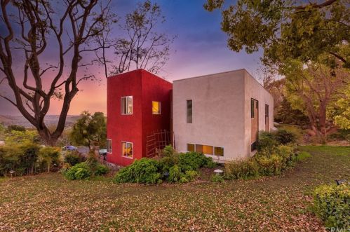 2025 Mt Vernon Ave, Riverside CA  92507-2528 exterior