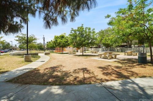 9525 Sylmar Ave, Van Nuys CA  91402-1143 exterior