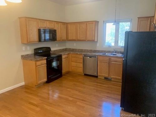 77 Academy St, Southington CT  06489-3205 exterior