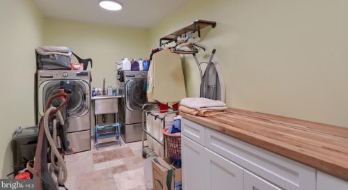 131 Bentley Ln, Lancaster PA  17603-6203 exterior