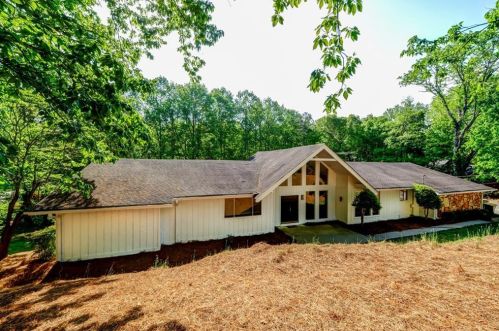 330 Glen Lake Dr, Atlanta GA  30327-4820 exterior