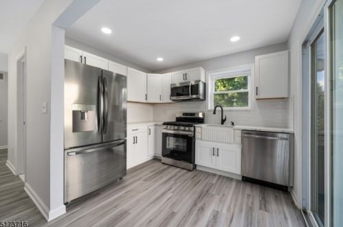 66 Lawrence Dr, Hackettstown NJ  07840-2526 exterior