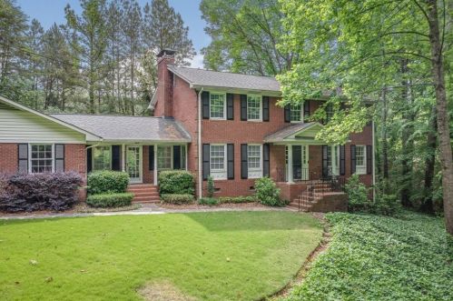 4243 Mcclatchey Cir, Atlanta GA  30342-3415 exterior
