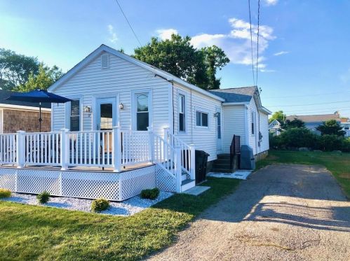 17 Angell Rd, South Kingstown, RI 02882-5171