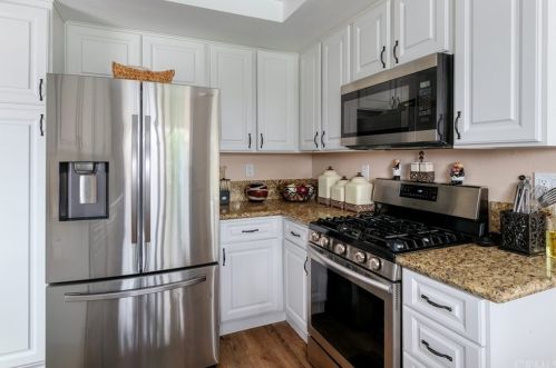 8450 Tamarind Ln, Riverside CA  92509-5180 exterior