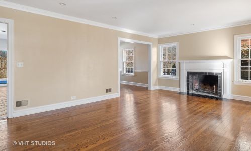 82 Warwick Rd, Northfield, IL 60093-4257