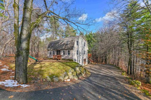 809 Craney Hill Rd, Henniker, NH 03242-4365