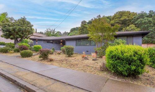 535 Pomona St, Crockett, CA 94525-1550