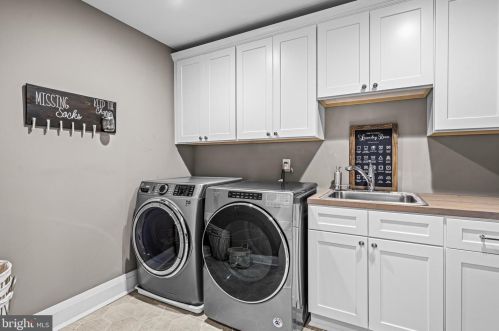 605 Warwick Rd, Tavistock NJ  08033-3926 exterior