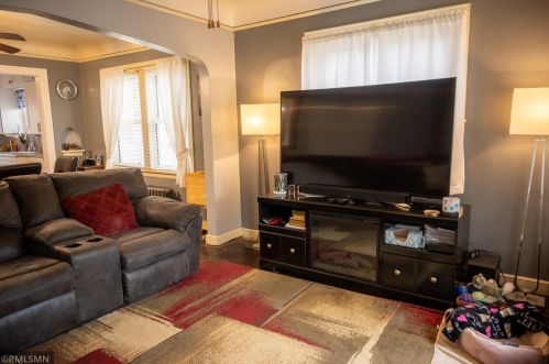 1055 Farrington St, Saint Paul MN  55117-5103 exterior