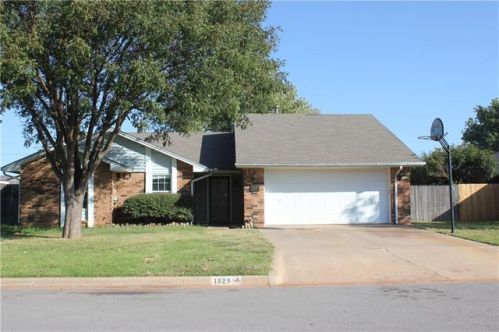 1529 Chisholm Trl, Weatherford, OK 73096-2343