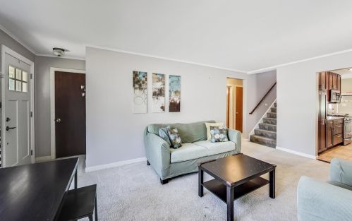 7049 Keeney St, Niles IL  60714-3037 exterior