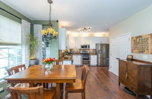 98 Winding Hill Dr, Hackettstown NJ  07840-5671 exterior