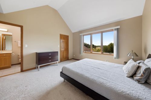 6870 Fieldstone Dr, Willowbrook IL  60527-6968 exterior