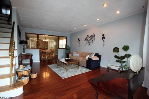 80 George St, Bloomfield, NJ 07003-4318