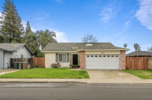 1008 Wimbledon Dr, Lodi, CA 95240-7021