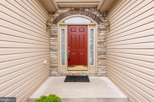 93 Brandenburg Dr, Falling Waters, WV 25419-4975