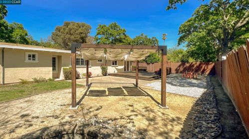 2031 Hoover Ave, Concord CA  94523-4621 exterior