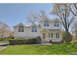 16 Lyon Rd, Waldwick, NJ 07463-1106