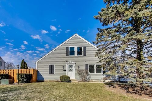 801 Somerset Cir, Hanover Park, IL 60133-2722