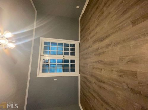 71 Montre Sq, Atlanta GA  30327-4044 exterior