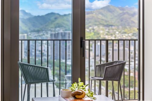 987 Queen St, Honolulu HI  96814-4118 exterior