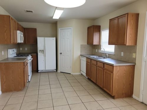 257 Catalpa Dr, Uhland TX  78640-5840 exterior