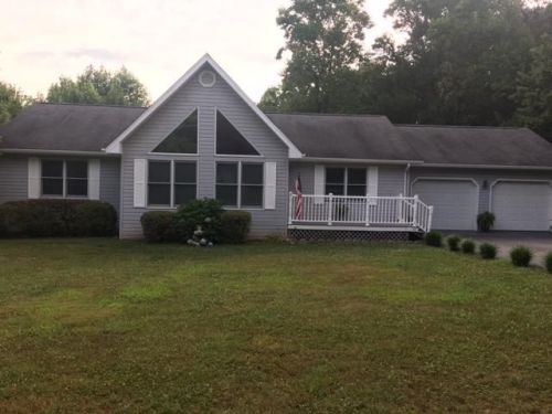 101 Trapper Ln, Vinton, VA 24179-3823