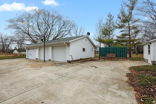1200 Pells St, Paxton, IL 60957-4157