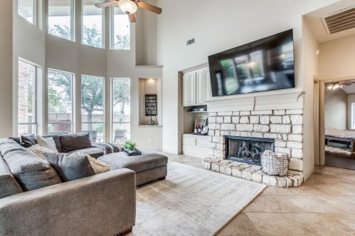 8909 Thornway Dr, Fort Worth, TX 76182-8628