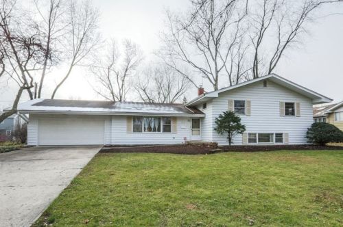 536 Spruce Dr, Naperville, IL 60540-7233