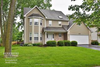 2071 Maplewood Cir, Naperville, IL 60563-1982