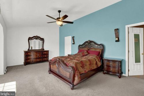 1433 Farm Cross Way, York PA  17408-8537 exterior