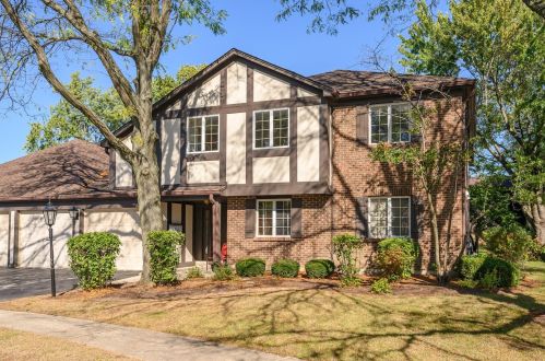 208 Brookside Ln, Willowbrook, IL 60527-2906