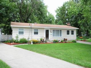 58 Pueblo Rd, Boulder Hill, IL 60538-2417