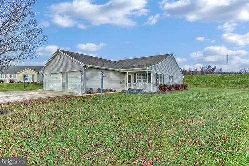 200 Sweet Gum Ln, York, PA 17406-1142