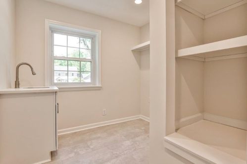 3911 Edenton Ct, Atlanta GA  30319-1883 exterior