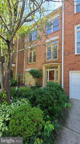 11439 Summer House Ct, Herndon, VA 20194-2009