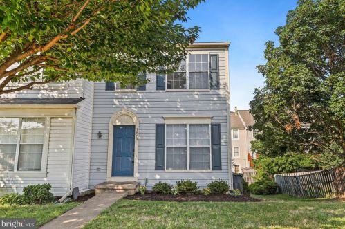 1889 Beegee Ct, Woodbridge, VA 22192-5624