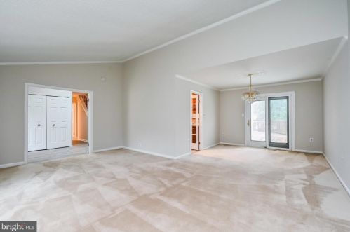 5074 Queens Wood Dr, Springfield VA  22015-1530 exterior