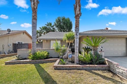 9850 Mcnicholl Dr, Riverside CA  92503-5521 exterior