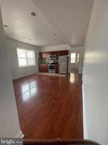 2255 12th St, Philadelphia PA 19133-1033 exterior